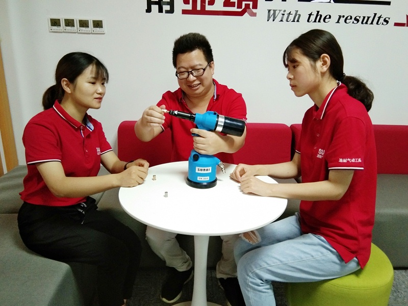 速耐氣動(dòng)工具產(chǎn)品交流培訓(xùn)會(huì)現(xiàn)場(chǎng)