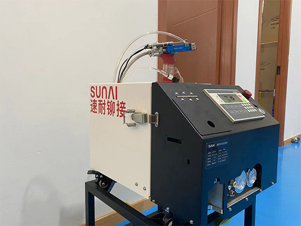 嘉佑佳速耐自動拉釘機助力興威電腦高效生產