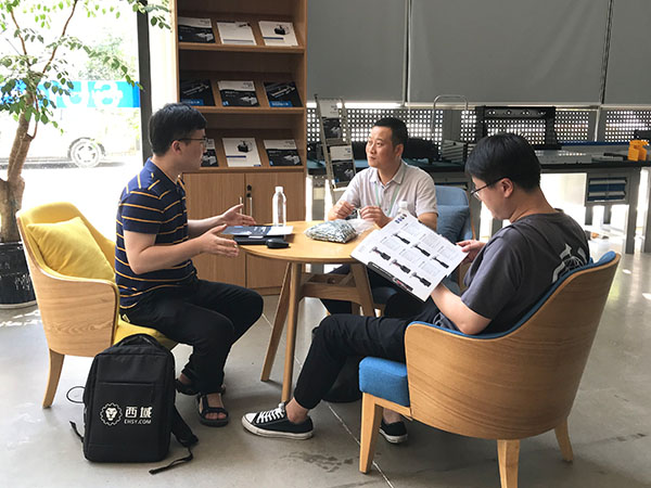 自動(dòng)拉釘機(jī)